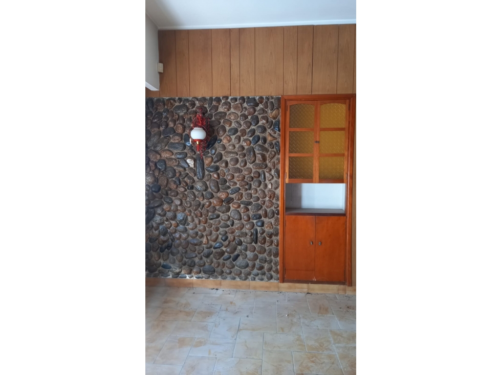 SE VENDE IMPORTANTE CASA EN LAS HIGUERAS SOBRE VÍA HACIA EL AEROPUERTO - 2