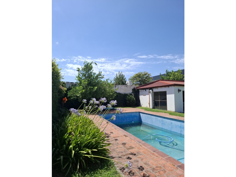 Se vende importante propiedad céntrica - 2