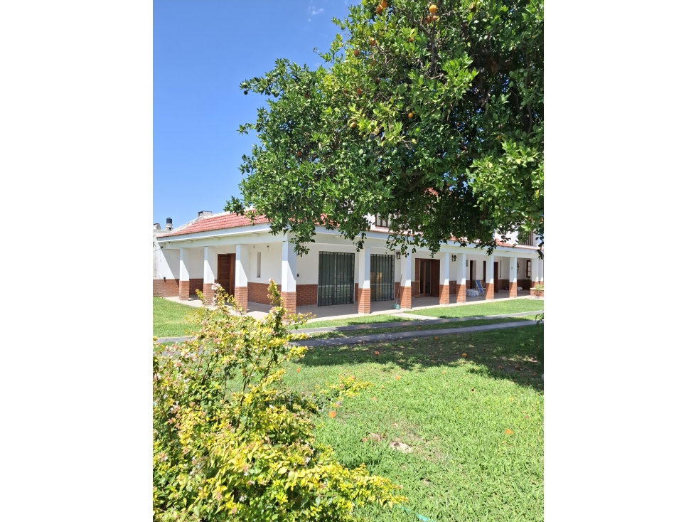 Se vende importante propiedad céntrica - 3