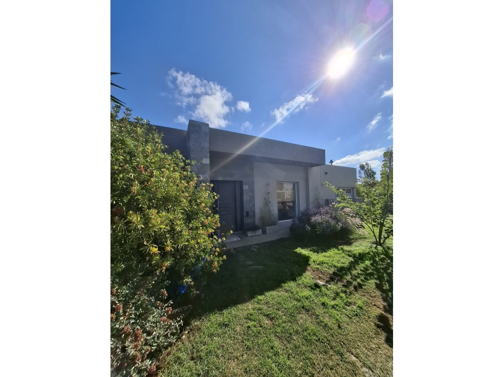 Casa de Categoría en Venta en los Caciques - 2