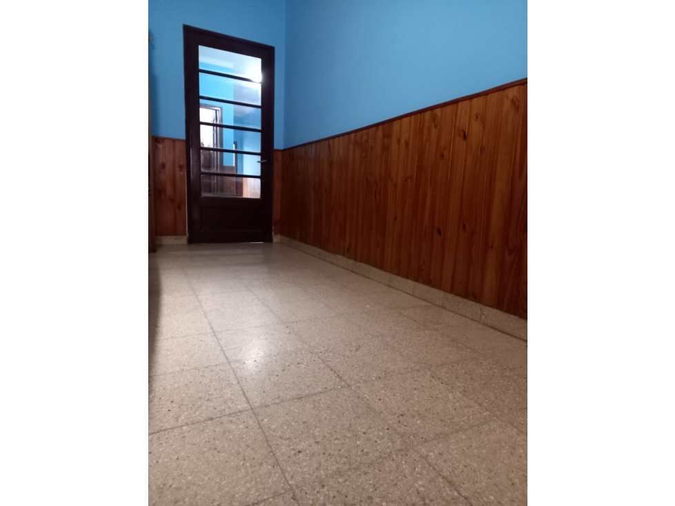 VENDO CASA CON SALON RIO CUARTO - 4