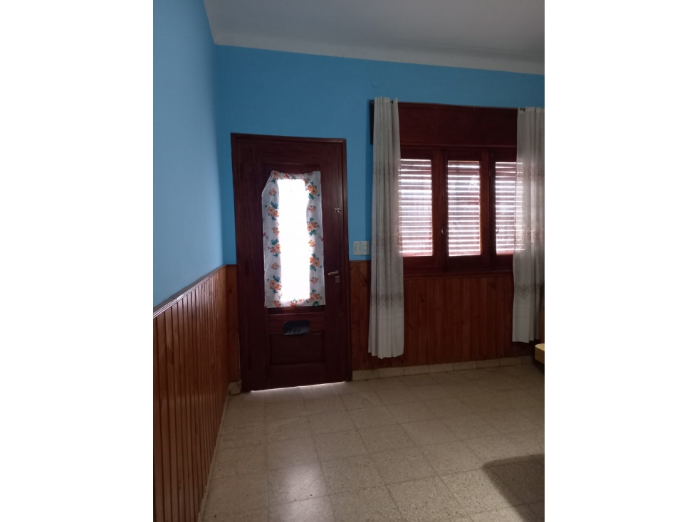 VENDO CASA CON SALON RIO CUARTO - 3