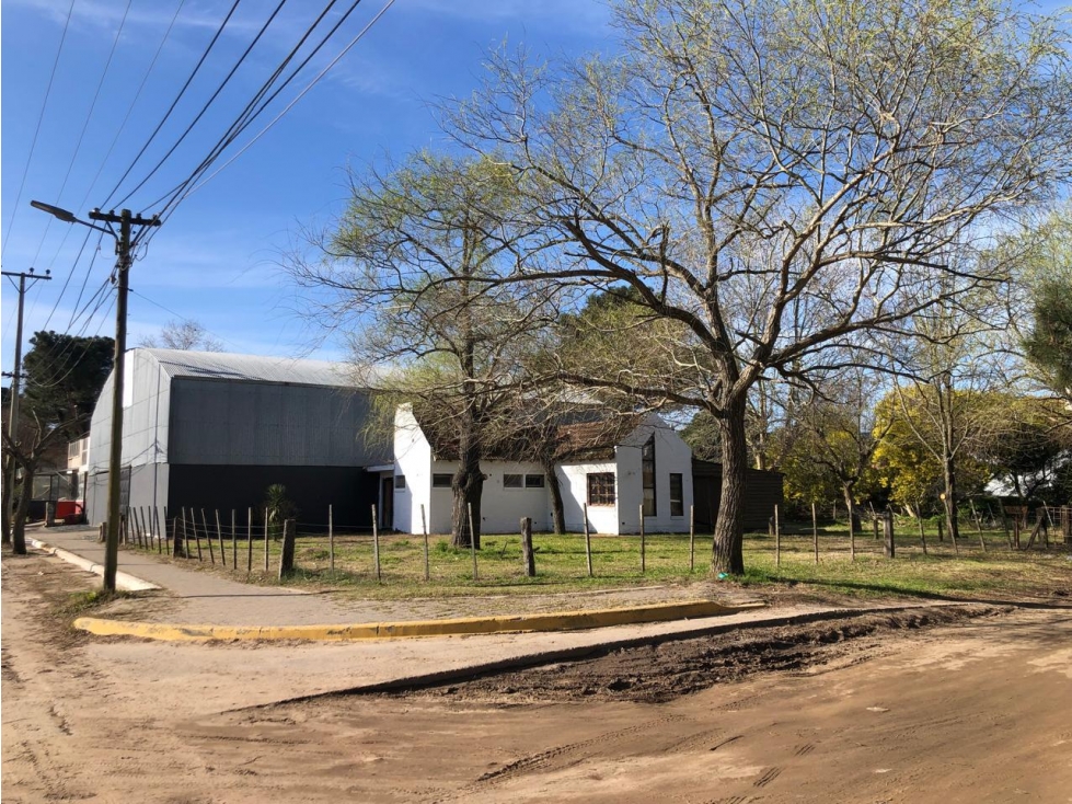 GALPÓN A LA VENTA CON 2 VIVIENDAS - 4
