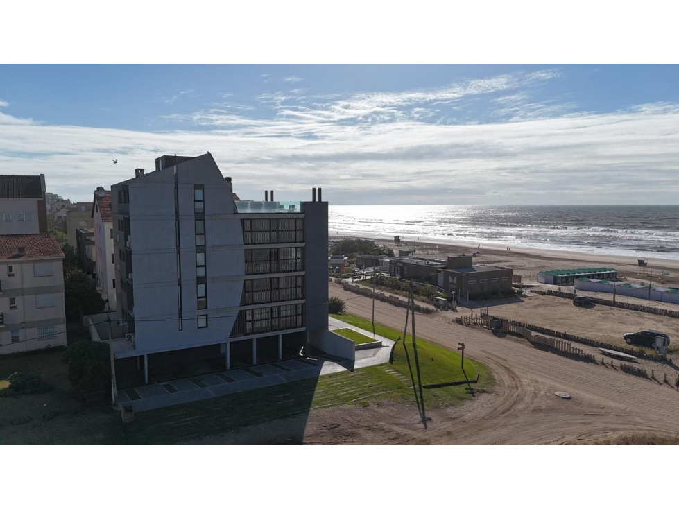 DEPARTAMENTO EN PINAMAR PRIMERA LINEA DE MAR