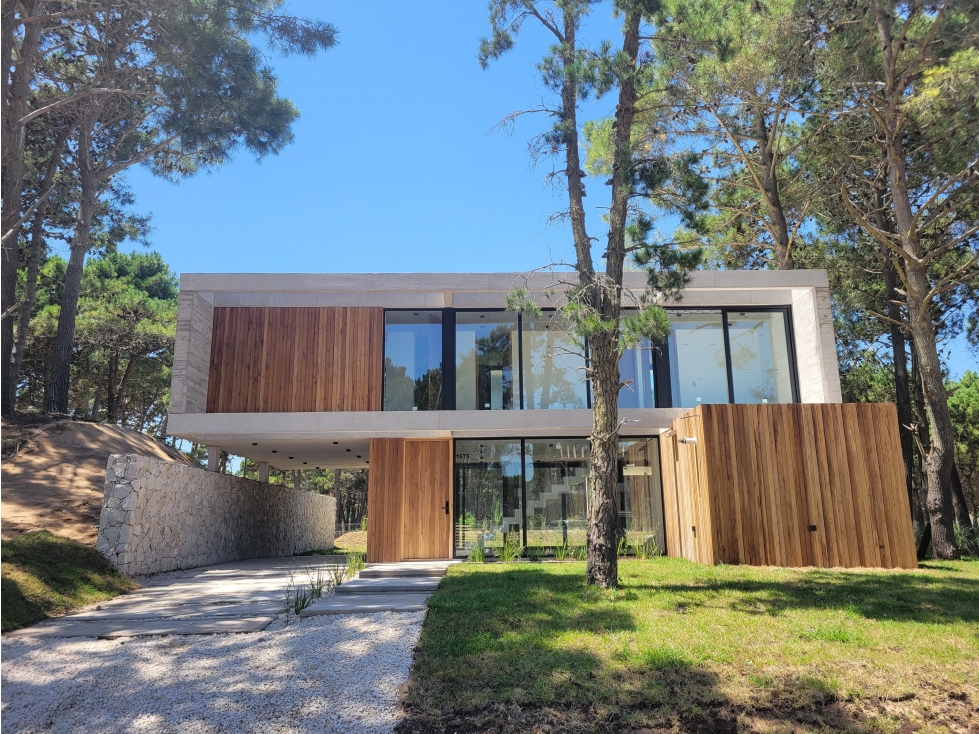 CASA A ESTRENAR BARRIO PIONEROS