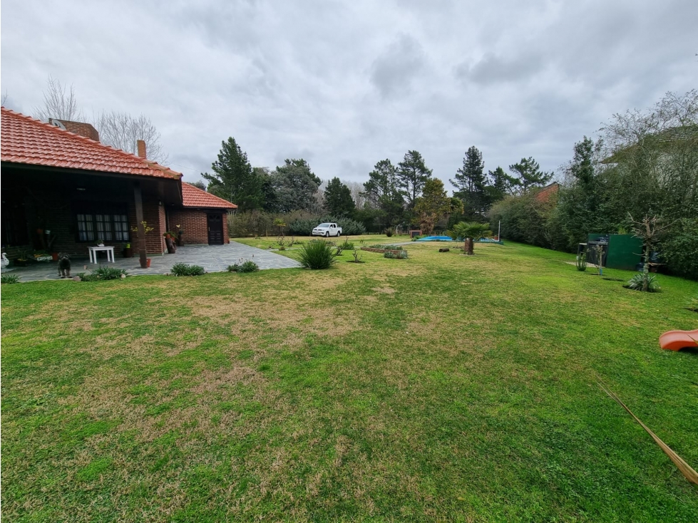 CHALET CON PARQUE Y PILETA - 6