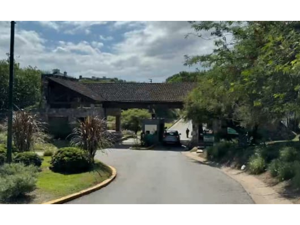 VENTA- LOTE 2200 M2- COUNTRY CINCO LOMAS - 1