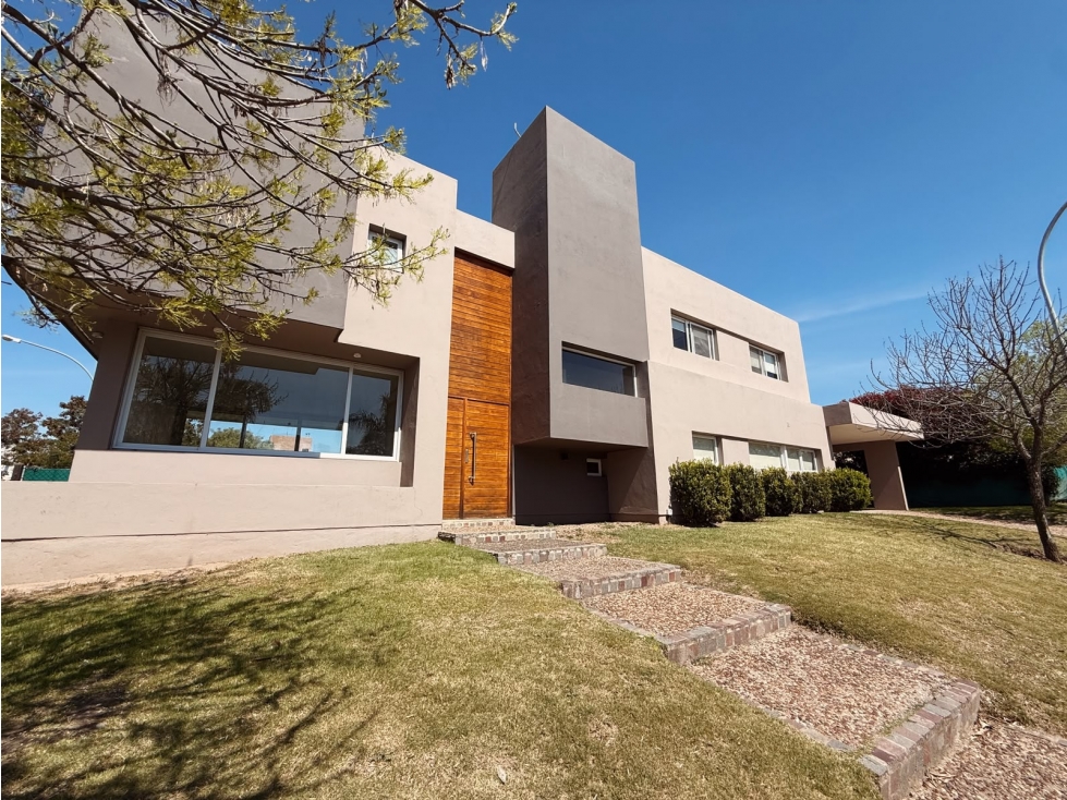 VENTA- CASA ESQUINA 3 DORMITORIOS- "EL PRADO" VALLE ESCONDIDO