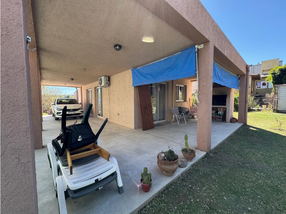 VENTA- CASA 3 DORMITORIOS- EL DORADO 1 - 5