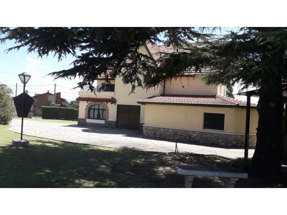 VENTA- CASONA 4 DORMITORIOS- VILLA EDEN - 2