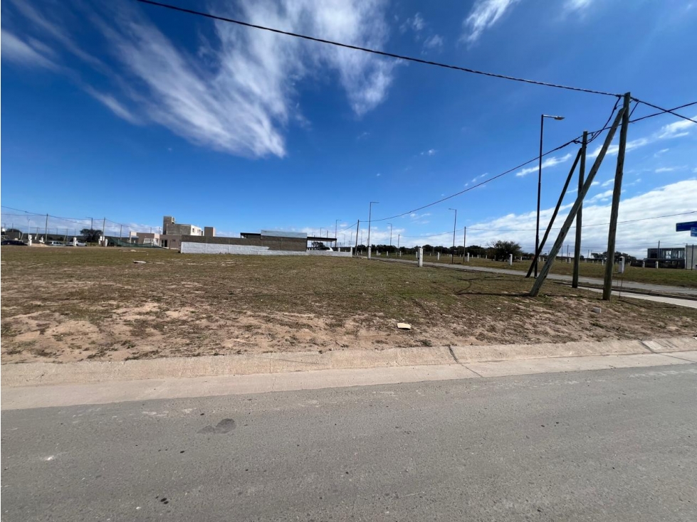 VENTA- LOTE ESQUINA 275M2- DOCTA CENTRAL - 4