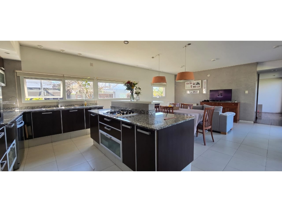 VENTA- CASA ESQUINA 3 DORMITORIOS- "EL PRADO" VALLE ESCONDIDO — foto 4