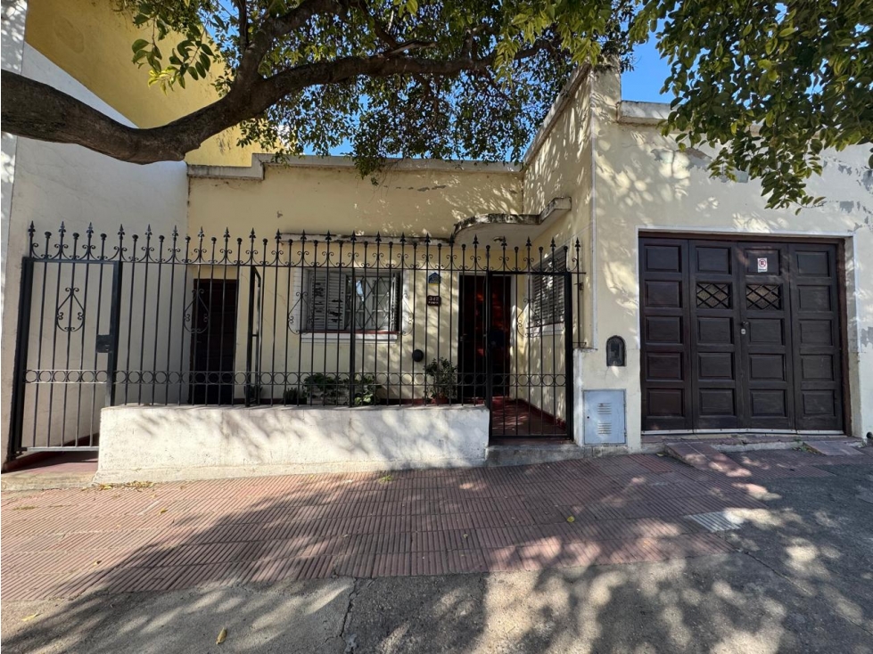 VENTA- CASA 2 DORMITORIOS- ALBERDI