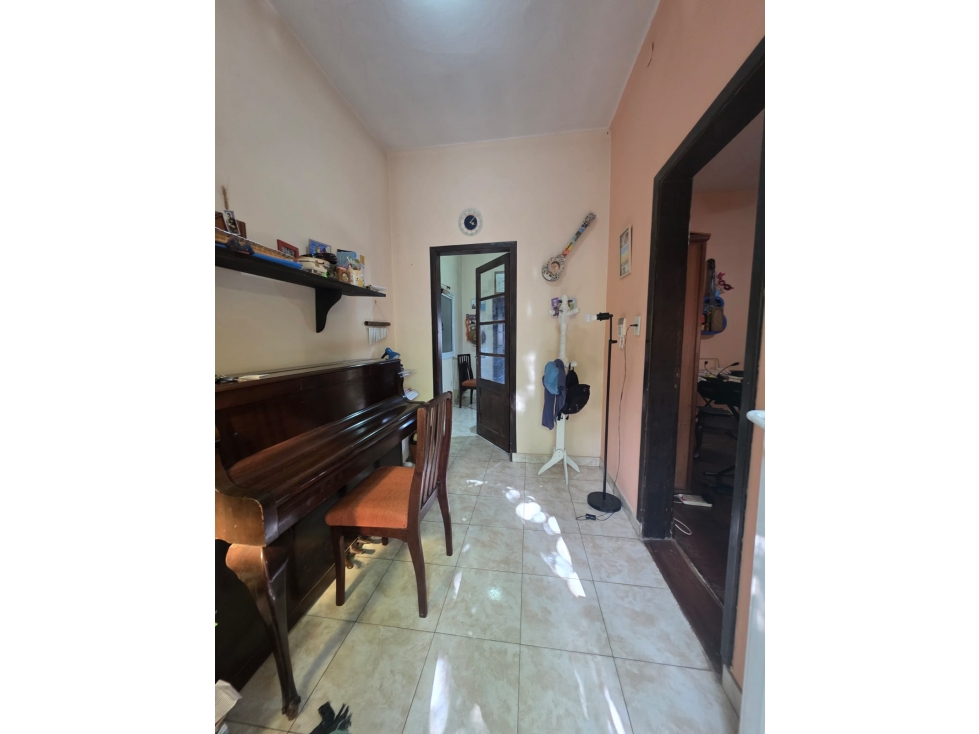 CASA EN VENTA SOBRE GRAL PAZ CASI AV. ESPAÑA - 5