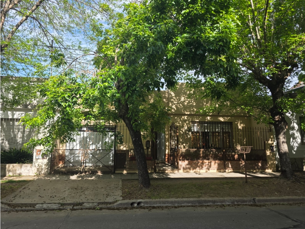 CASA EN VENTA SOBRE GRAL PAZ CASI AV. ESPAÑA - 2