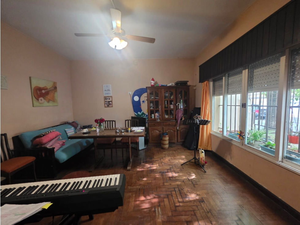 CASA EN VENTA SOBRE GRAL PAZ CASI AV. ESPAÑA - 6