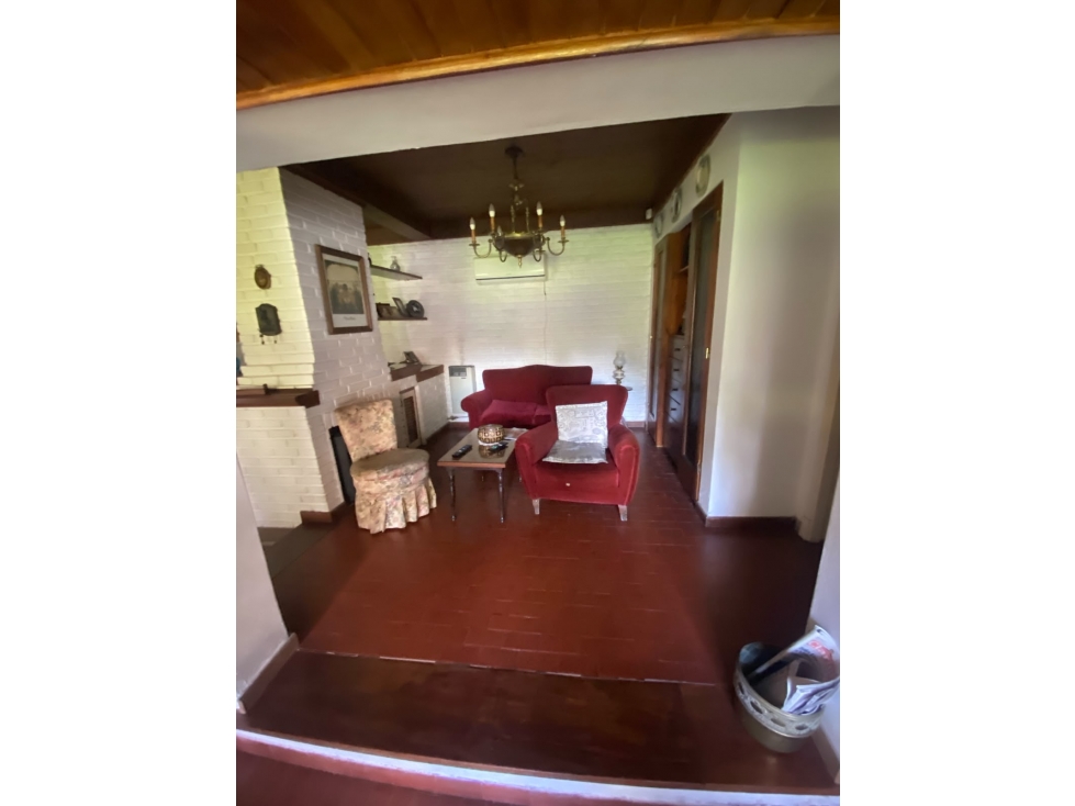 CHALET 5 AMBIENTES BARRIO GROSELLAR,IMPECABLE - 4