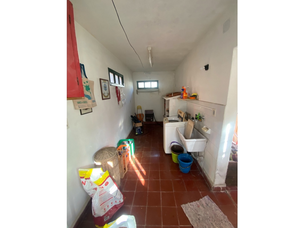 CHALET 5 AMBIENTES BARRIO GROSELLAR,IMPECABLE - 5