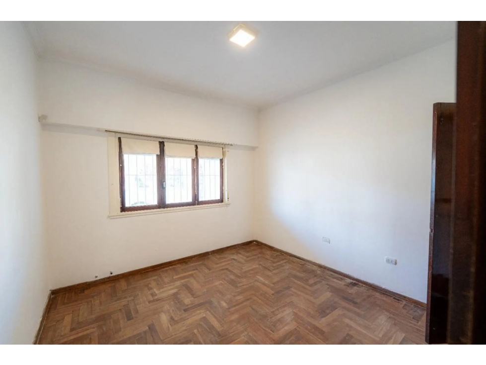 Venta de chalet 4 ambientes + 2 deptos - corrientes 4000 - chauvin — foto 4