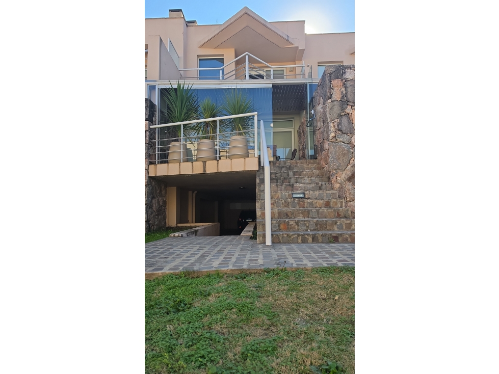 Dúplex de Categoría en Residencias del Lago - 1