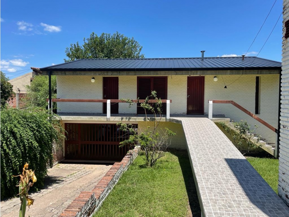 MINA CLAVERO - CASA DE 4 DORMITORIOS- PARQUE Y PILETA - 2