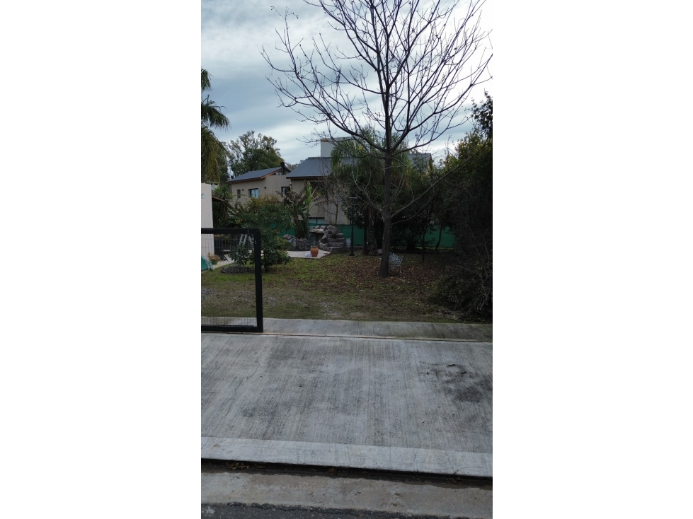 VENDO EN JARDIN INGLES VALLE ESCONDIDO CASA 3 DORMITORIOS - 3