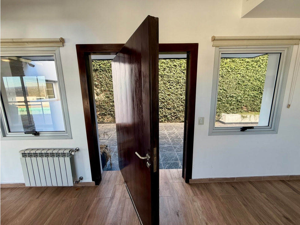 Casa 3 dormitorios Con Pileta y cochera — foto 3