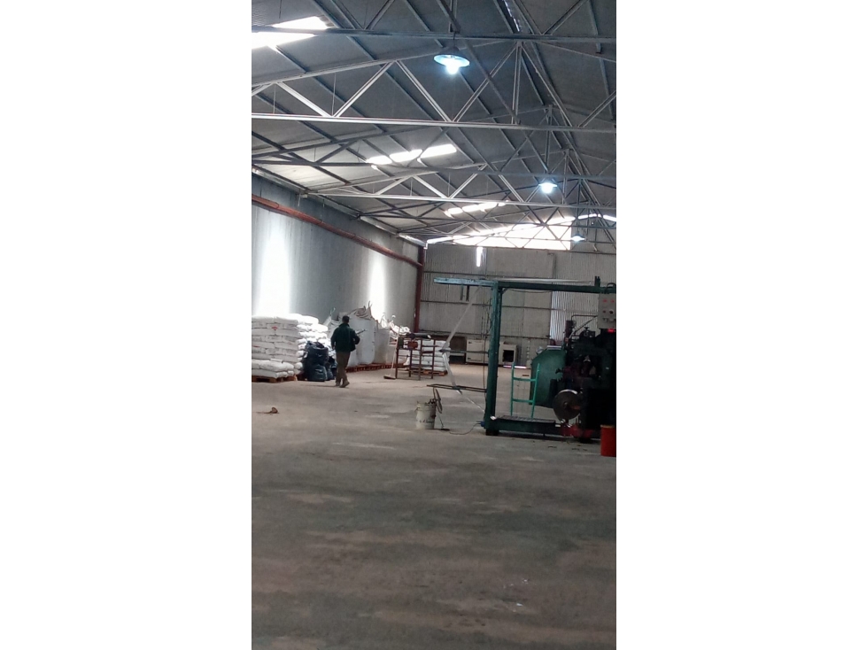 ALQUILER - GALPON 1.100 MTS - FERREYRA - CORDOBA CAPITAL - 4