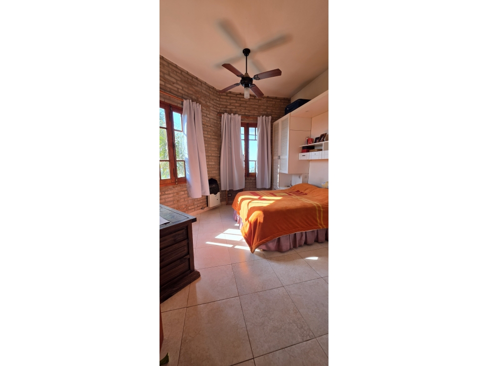 CASA DE 4 DORMITORIOS - COSTA AZUL - VILLA CARLOS PAZ — foto 4