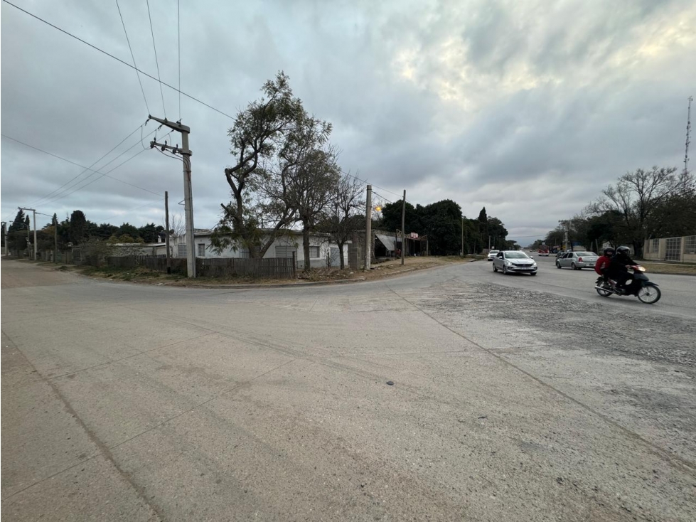 UNICA FRACCION ESQUINA C/ VIVIENDA Y LOCALES COMERCIALES - 2