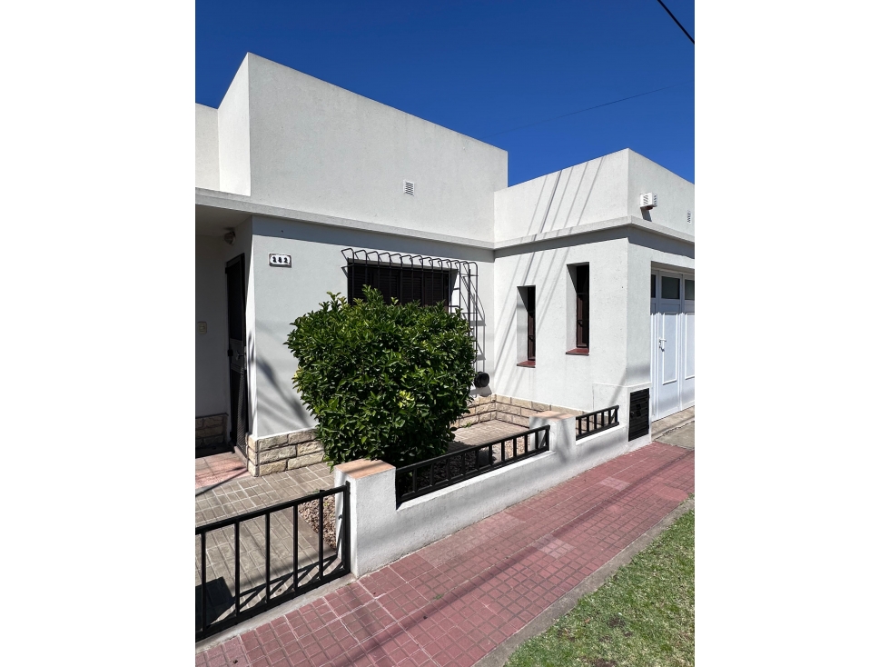 CASA EN BARRIO SAN CAYETANO. MUY BUENA OPORTUNIDAD. — foto 4