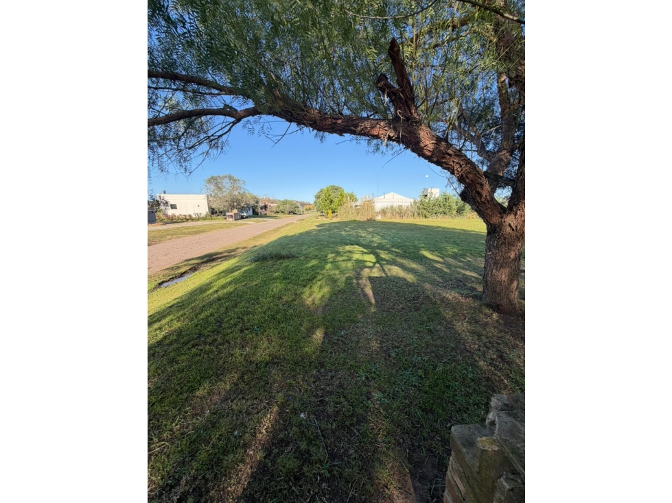 LOTE EN BARRIO LA ELINA - 3