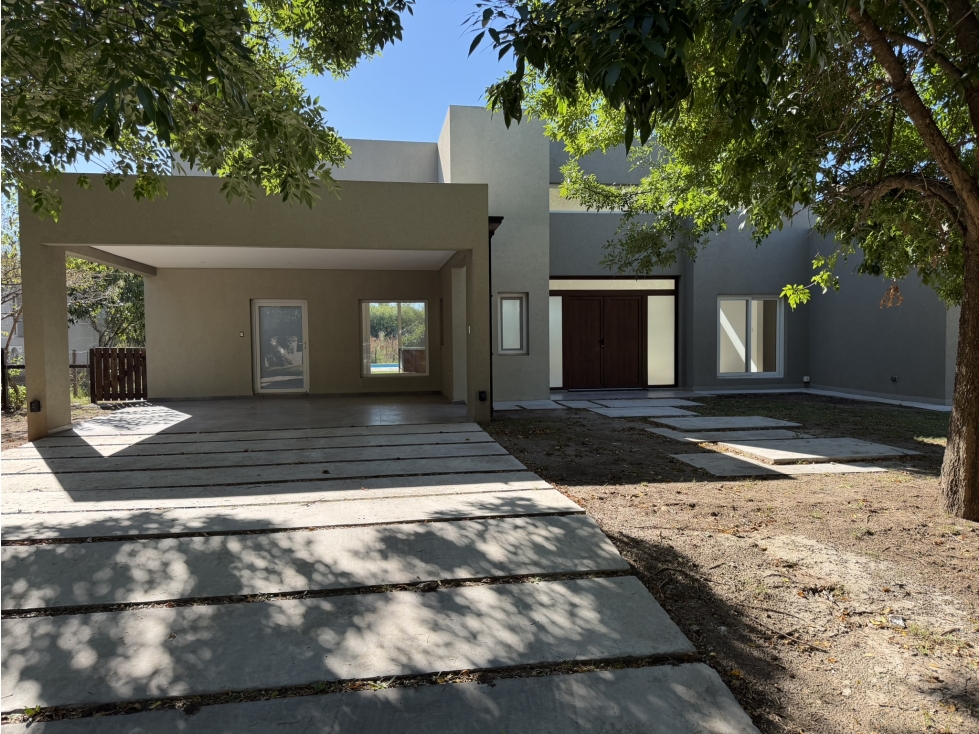 IMPONENTE CASA A ESTRENAR EN EN BARRIO LA CONCEPCION DE LUJAN — foto 2