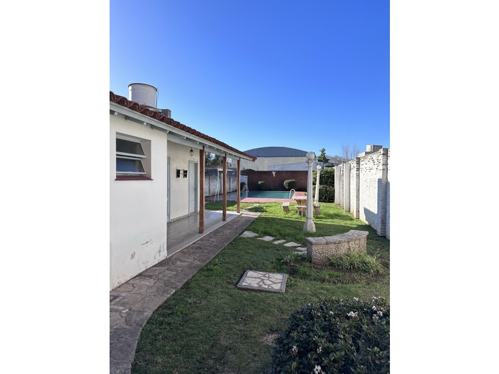 CASA CÉNTRICA MUY BUENA UBICACIÓN!!!! — foto 4