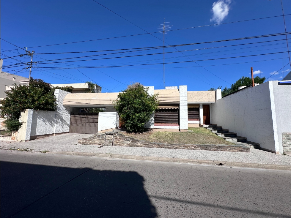 CASA CÉNTRICA IDEAL PARA DESARROLLO INMOBILIARIO