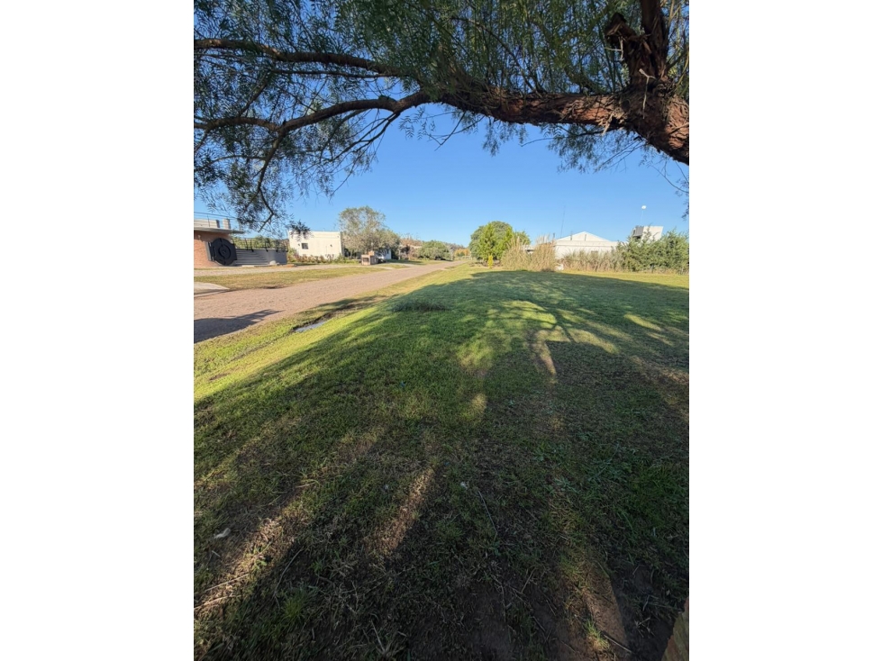 LOTE EN BARRIO LA ELINA - 5