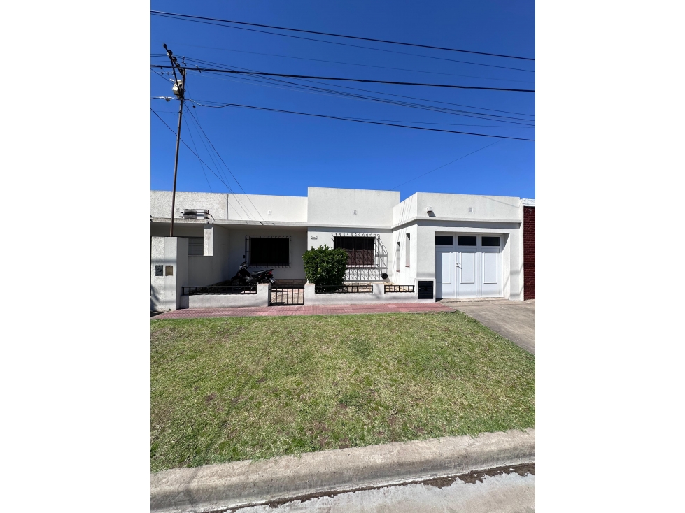 CASA EN BARRIO SAN CAYETANO. MUY BUENA OPORTUNIDAD. — foto 2