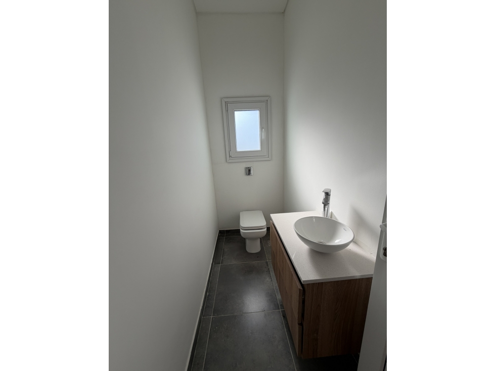 IMPONENTE CASA A ESTRENAR EN EN BARRIO LA CONCEPCION DE LUJAN — foto 4