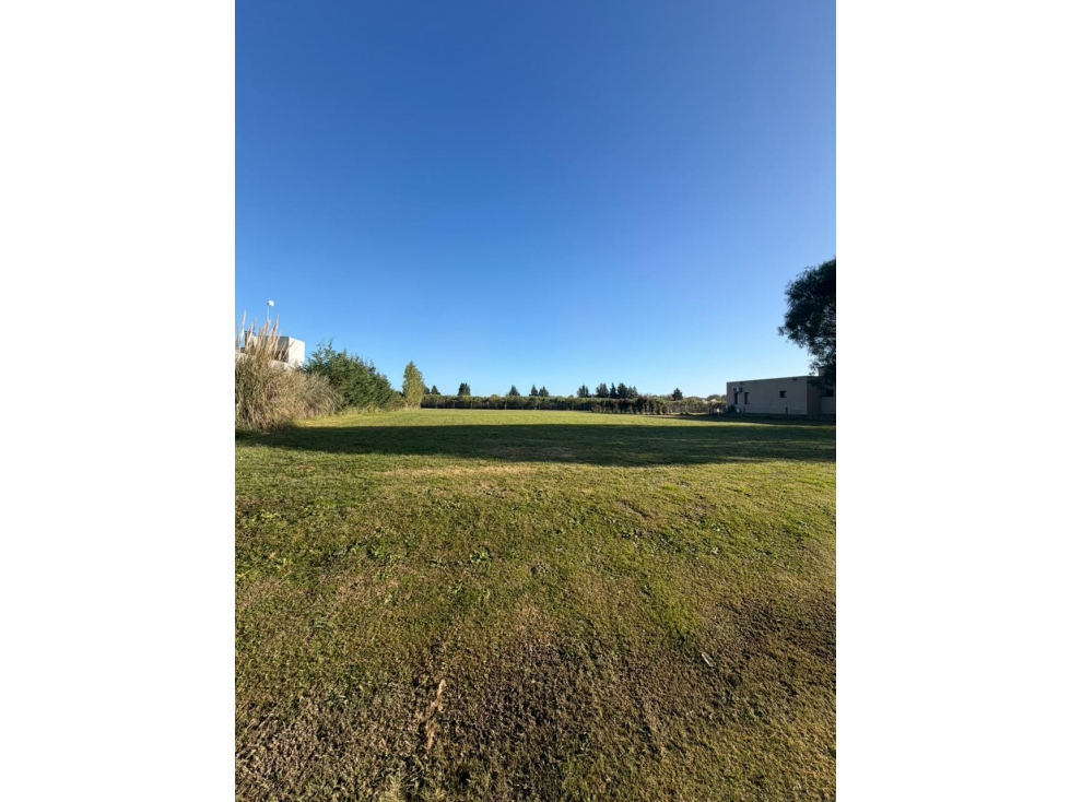 LOTE EN BARRIO LA ELINA - 1