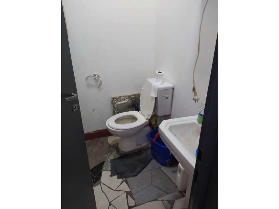 PROPIEDAD IDEAL PARA LOCAL COMERCIAL - 5