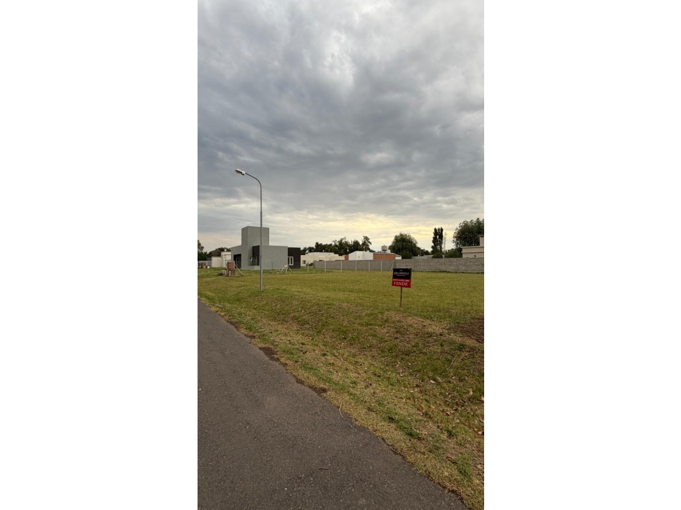 VENTA LOTE EN BARRIO LA MARTINA — foto 3