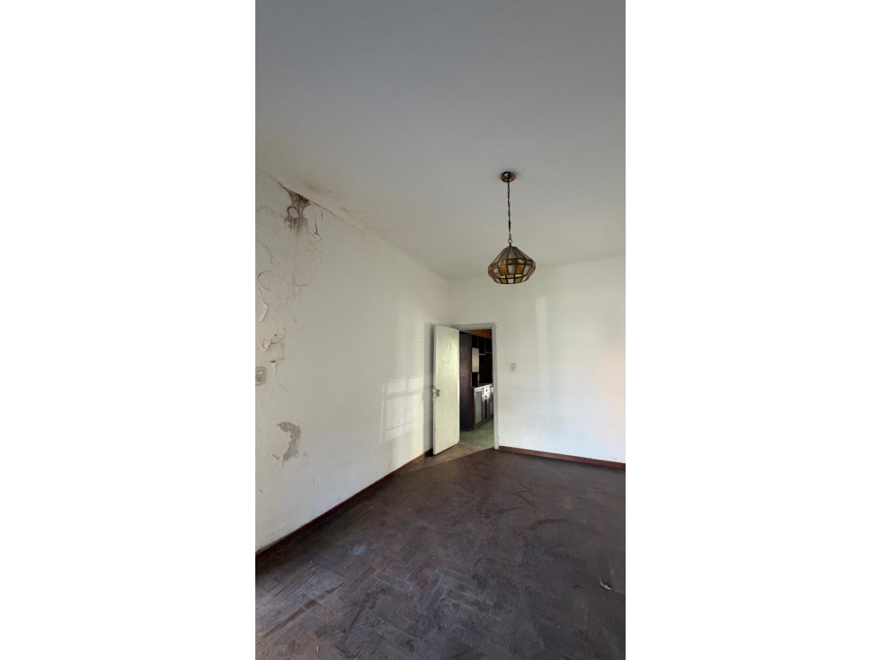 Venta de Casa a Reciclar ubicada sobre la calle Mitre, a pocos metros — foto 2
