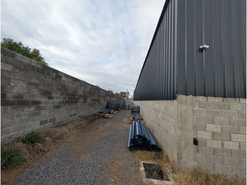 VENTA O ALQUILER DE GALPON SOBRE CALLE SAN ROQUE — foto 3