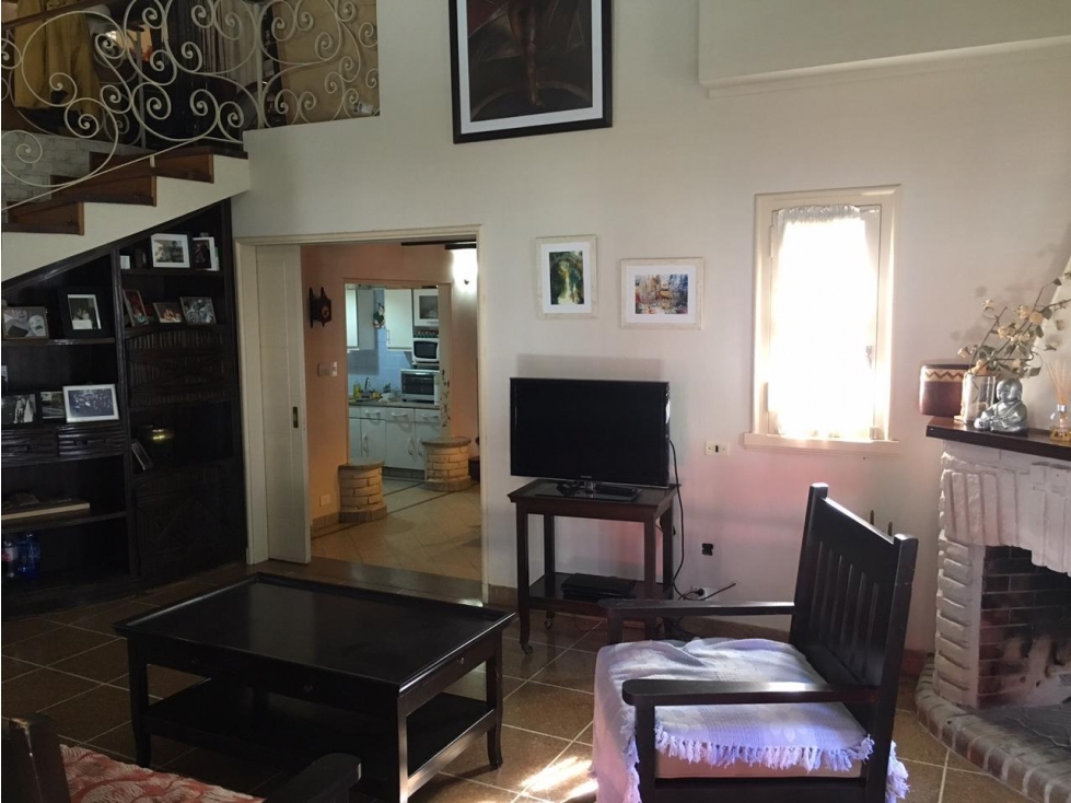 VENTA EXCELENTE CHALET CENTRICO EN IMPECABLE ESTADO — foto 3