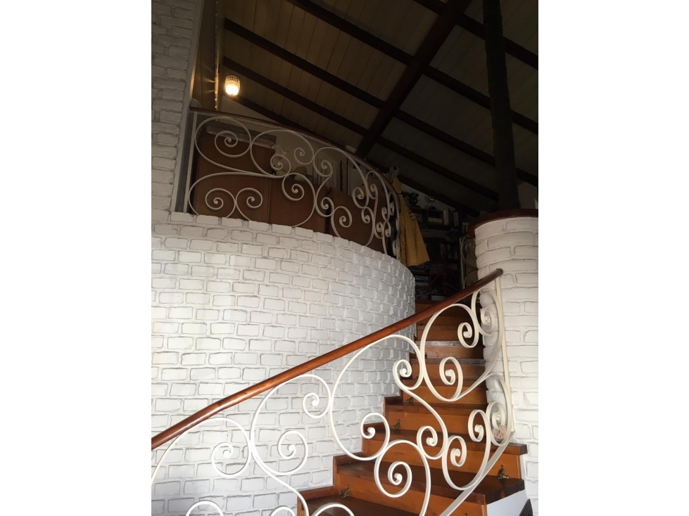 VENTA EXCELENTE CHALET CENTRICO EN IMPECABLE ESTADO — foto 2