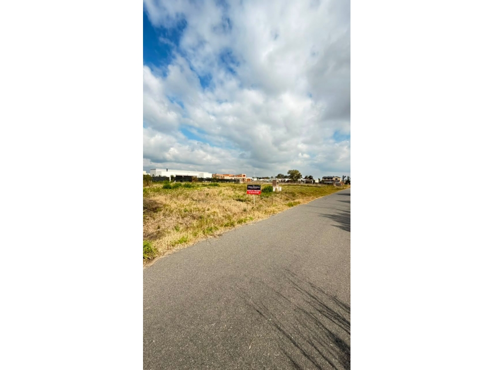 VENTA LOTE EN BARRIO LOS ALAMOS - 2