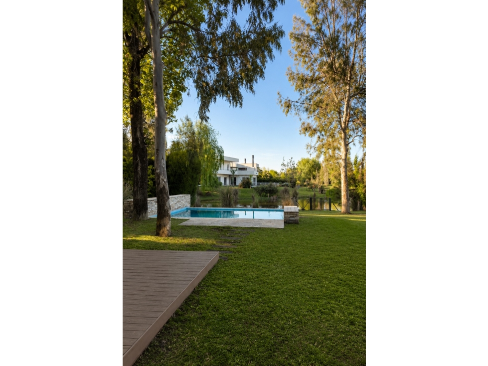 VENTA CASA EN BARRIO CERRADO TERRAVISTA CON HERMOSA VISTA AL LAGO - 3