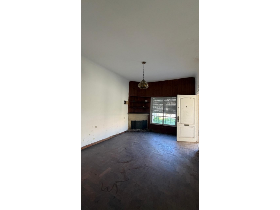 Venta de Casa a Reciclar ubicada sobre la calle Mitre, a pocos metros — foto 3