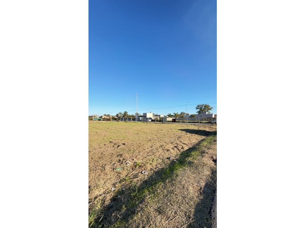 VENTA LOTE EN ESQUINA BARRIO LOS ALAMOS - 4