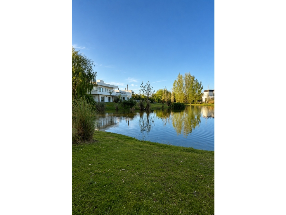 VENTA CASA EN BARRIO CERRADO TERRAVISTA CON HERMOSA VISTA AL LAGO - 4